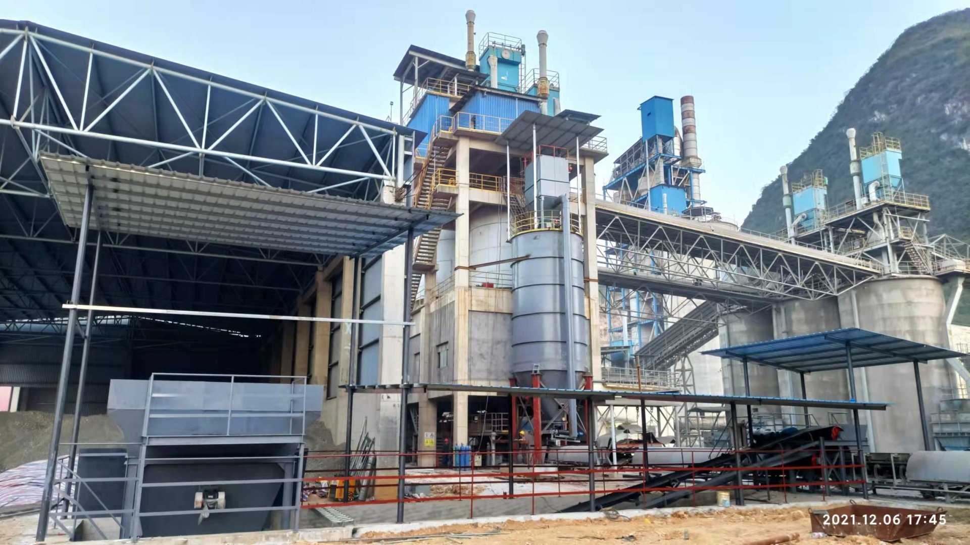 魚峰水泥(ní)磷石膏上(shang)料系統技(jì)改工程