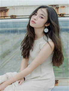 《丝袜骚女-金银瓶1-5普通话》
