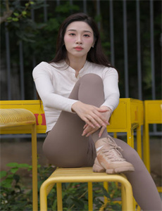 《把腿张开我要CAO死你-黄手帕第三部》